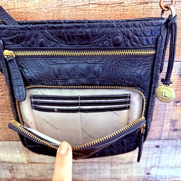 VTG Brahmin Cleo Melbourne Black Crocodile-Embossed Crossbody Bag - Picture 5 of 11